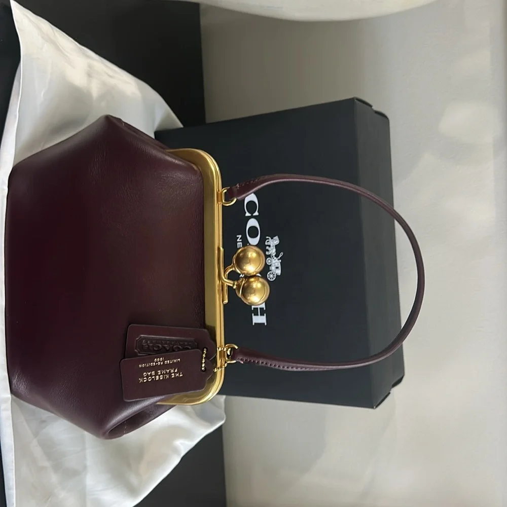 Coach Kisslock 16 - Black Currant - Picture 6 of 9